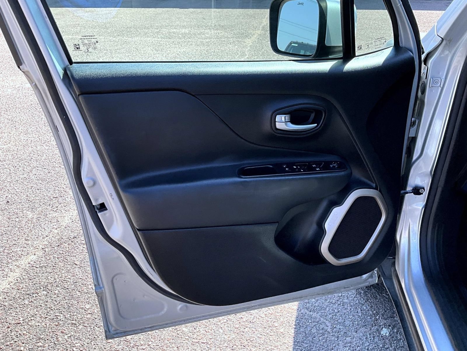 Used 2015 Jeep Renegade Limited w/ Premium Navigation Group AWD/4WD image 10