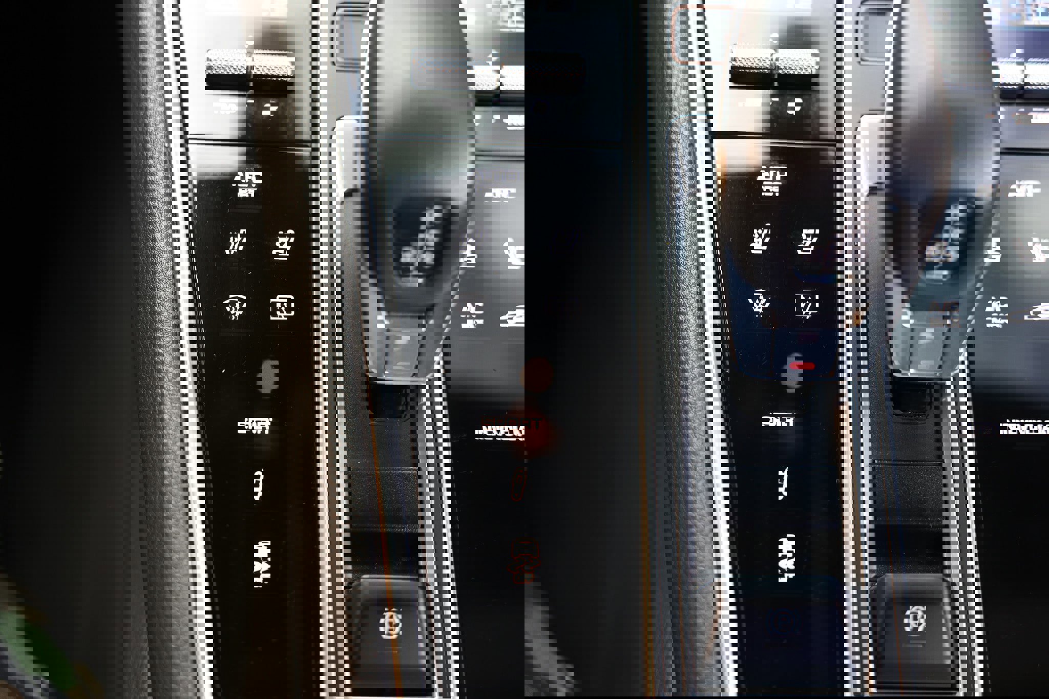 Used 2018 Porsche Panamera 4 AWD/4WD image 39