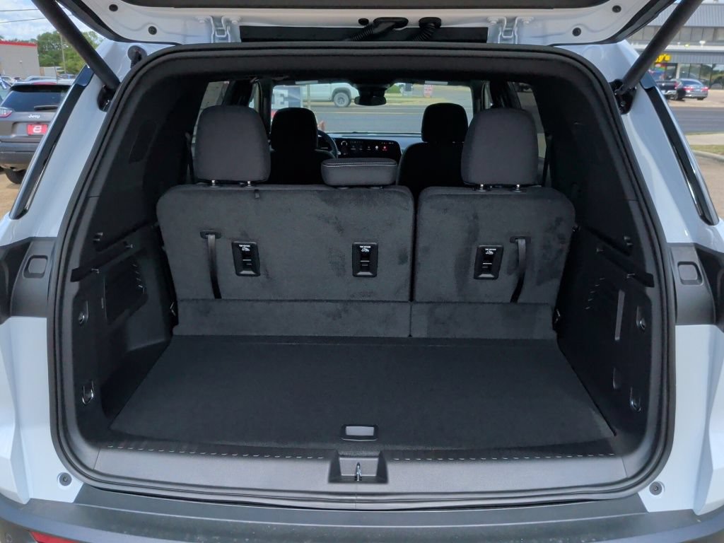 New 2027 Chevrolet Traverse LT w/ Midnight/Sport Edition FWD image 40