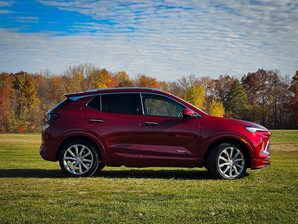 Used 2024 Buick Encore GX Avenir w/ Avenir Convenience Package FWD image 3