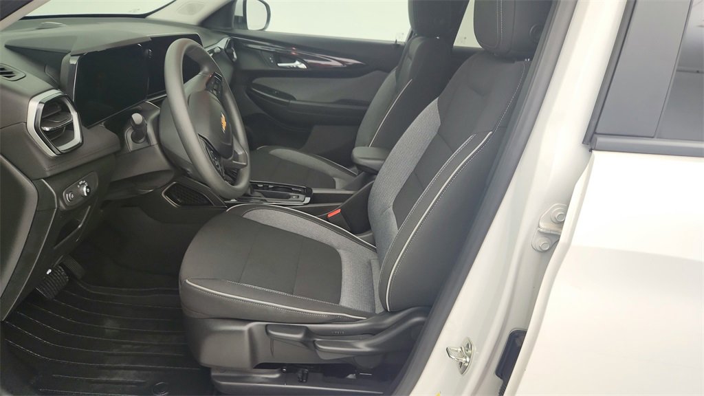 Certified 2024 Chevrolet TrailBlazer LT w/ Driver Confidence Package image 17