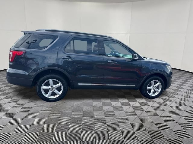 Used 2017 Ford Explorer XLT AWD/4WD image 6