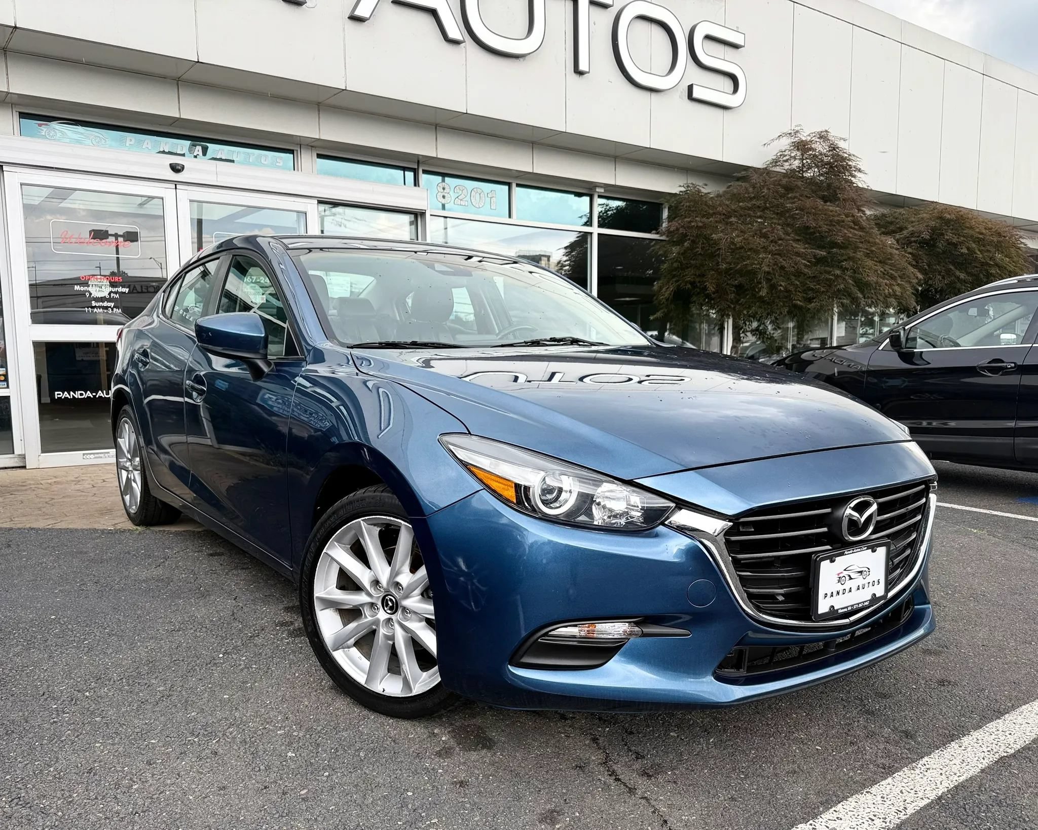 Used 2017 MAZDA MAZDA3 Touring FWD image 1