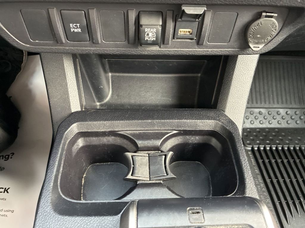 Used 2020 Toyota Tacoma SR5 AWD/4WD image 11