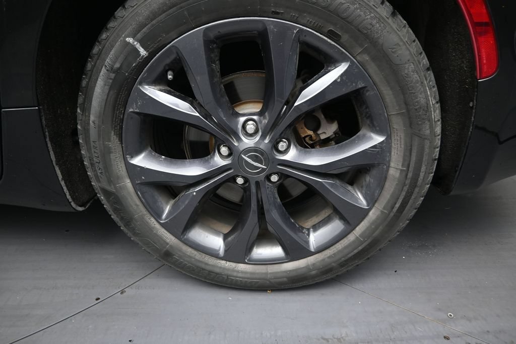 Used 2019 Chrysler Pacifica Limited w/ Advanced Safetytec Group FWD image 10