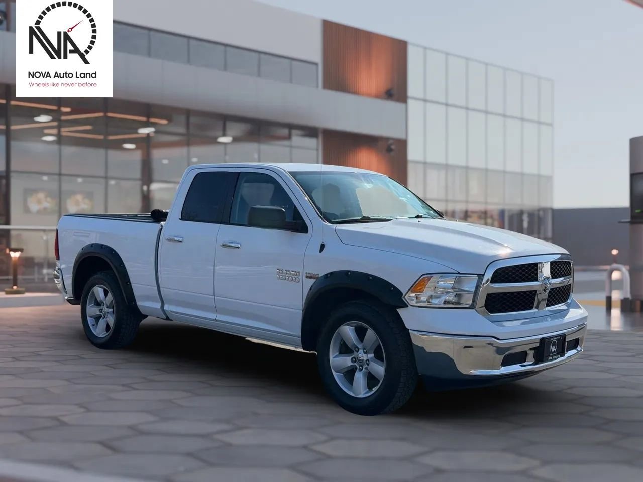 Used 2017 RAM 1500 Classic SLT AWD/4WD image 2