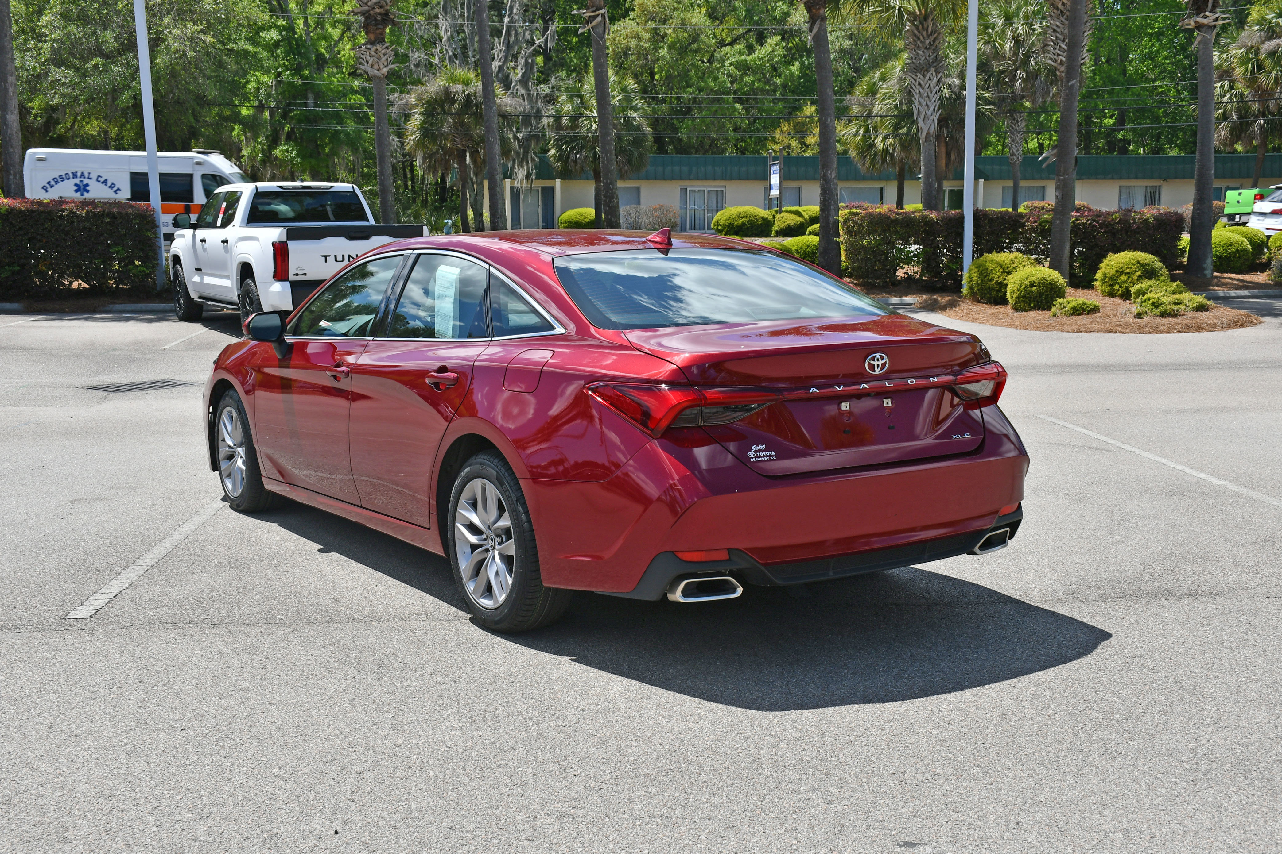 Used 2019 Toyota Avalon XLE w/ Moonroof Package FWD image 4