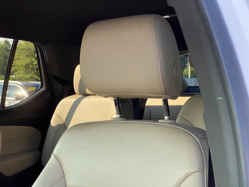 Used 2023 Chevrolet Traverse LT w/ Rear Camera Mirror Package FWD image 24