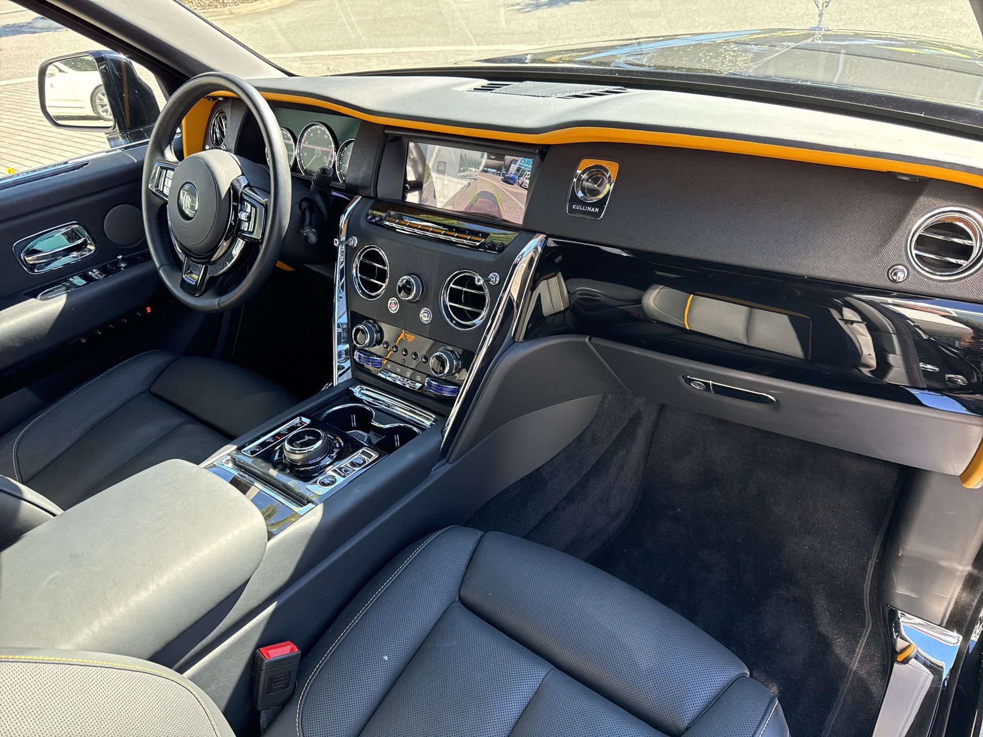 Used 2022 Rolls-Royce Cullinan image 3