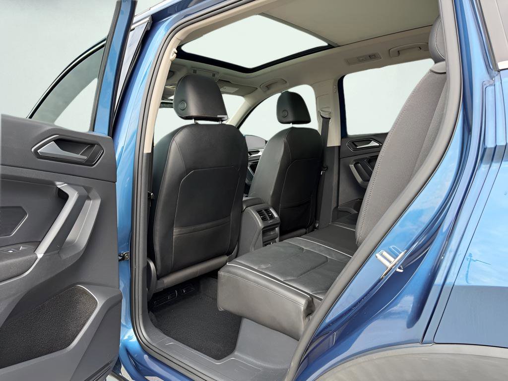 Used 2018 Volkswagen Tiguan SEL Premium image 16