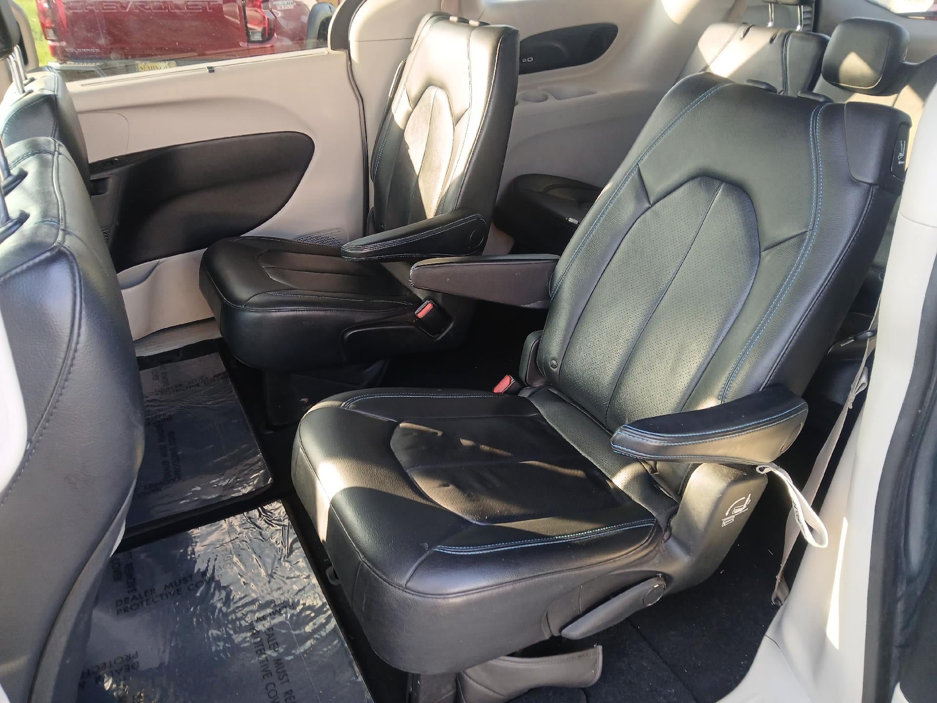 Used 2021 Chrysler Pacifica Touring-L w/ Premium & Safety Sphere Group FWD image 17
