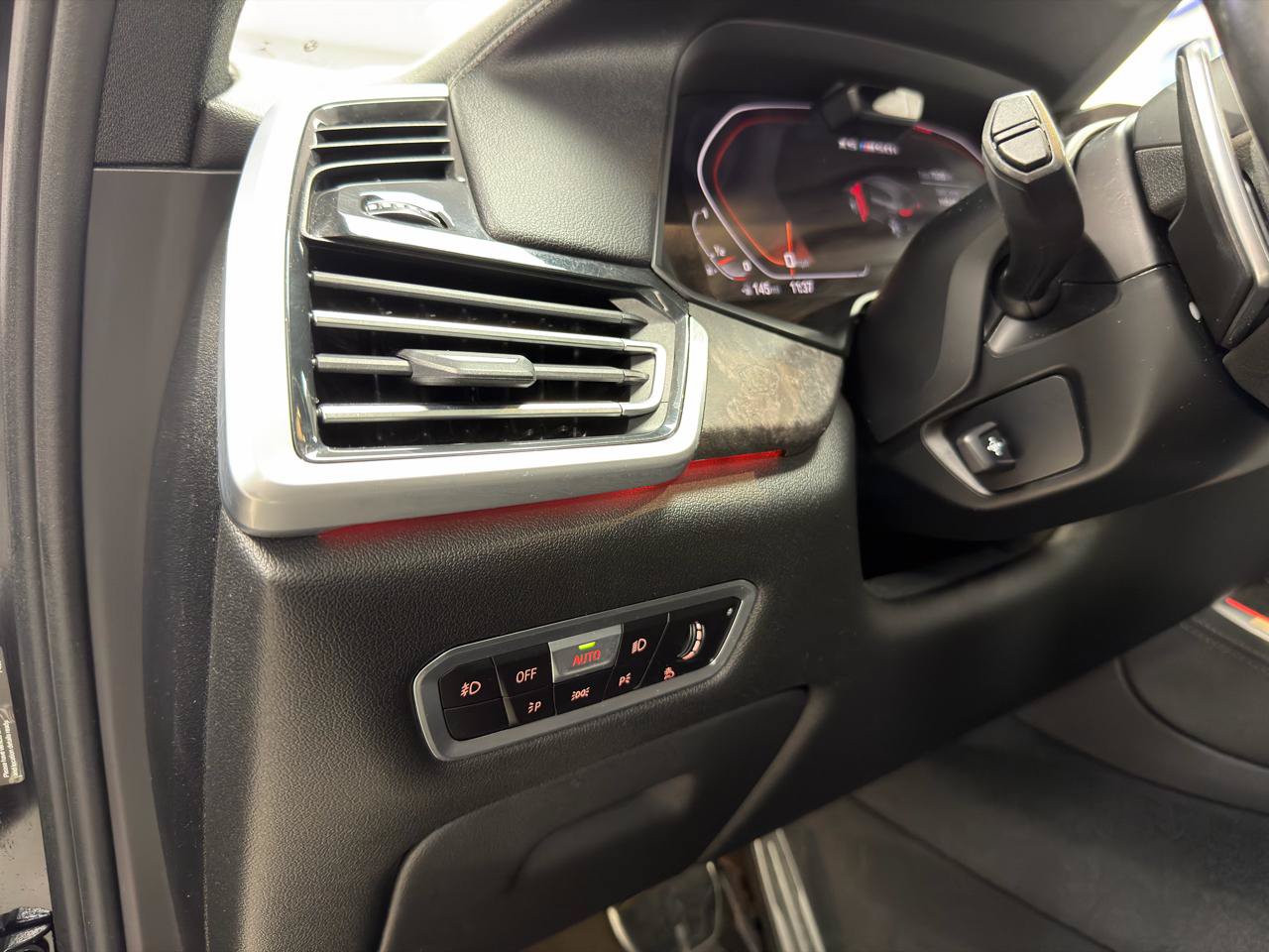 Used 2020 BMW X5 M50i AWD/4WD image 16
