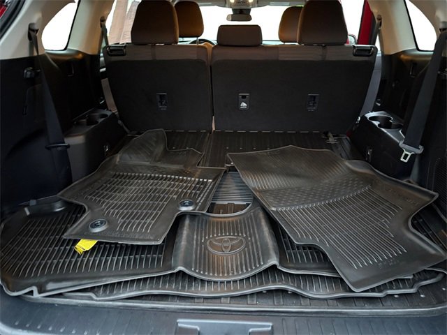 Used 2022 Toyota Highlander LE image 12