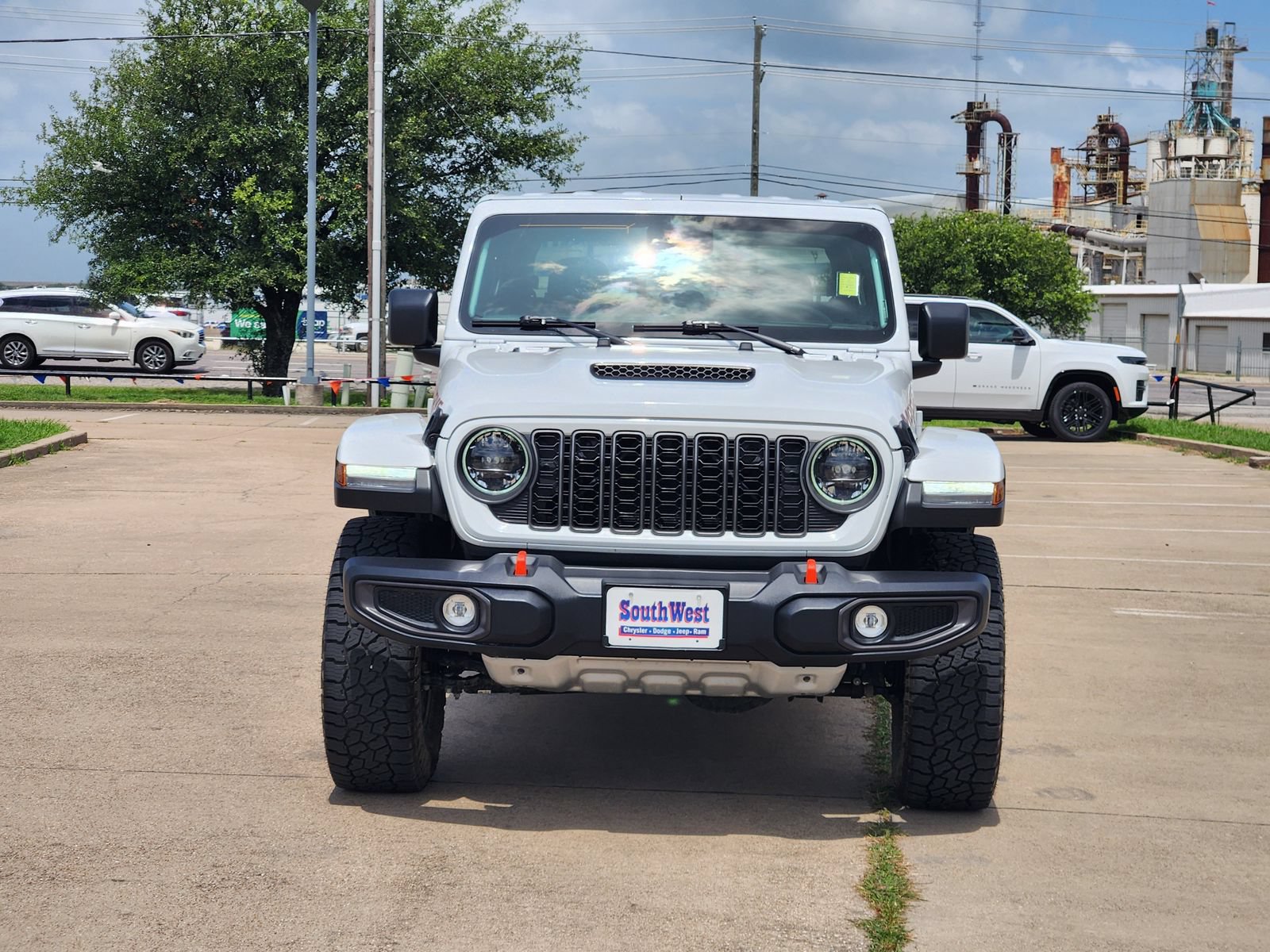 Used 2025 Jeep Gladiator Mojave w/ Convenience Group AWD/4WD image 6