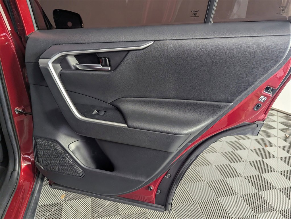 Used 2019 Toyota RAV4 XLE image 33