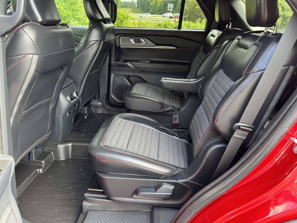 Used 2025 Ford Explorer ST-Line AWD/4WD image 18
