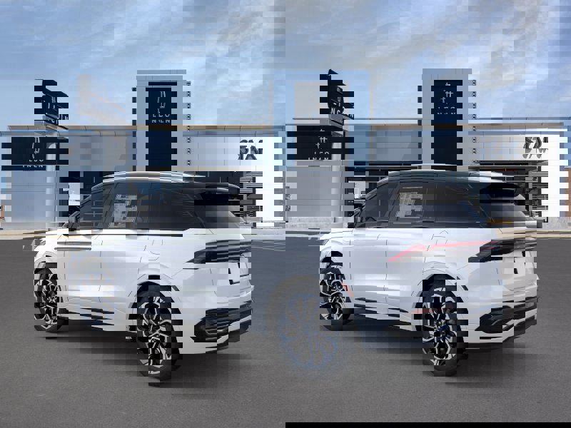 New 2025 Lincoln Nautilus Reserve image 4