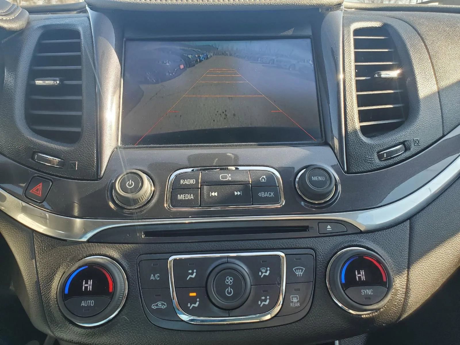 Used 2015 Chevrolet Impala LT w/ Convenience Package image 15