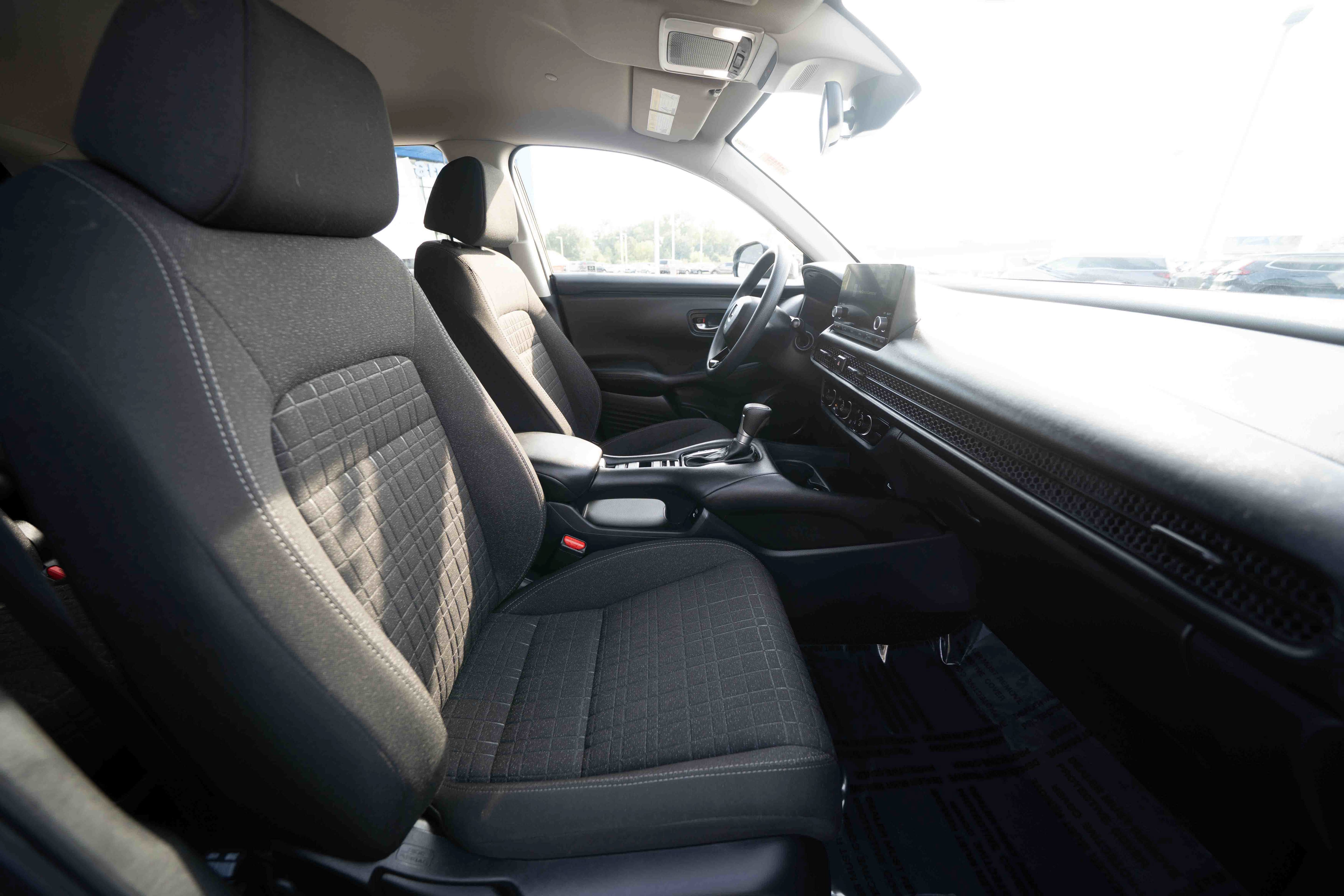 Certified 2025 Honda HR-V LX image 27