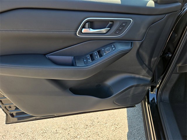 New 2026 Nissan Rogue Platinum w/ Platinum Premium Package image 11