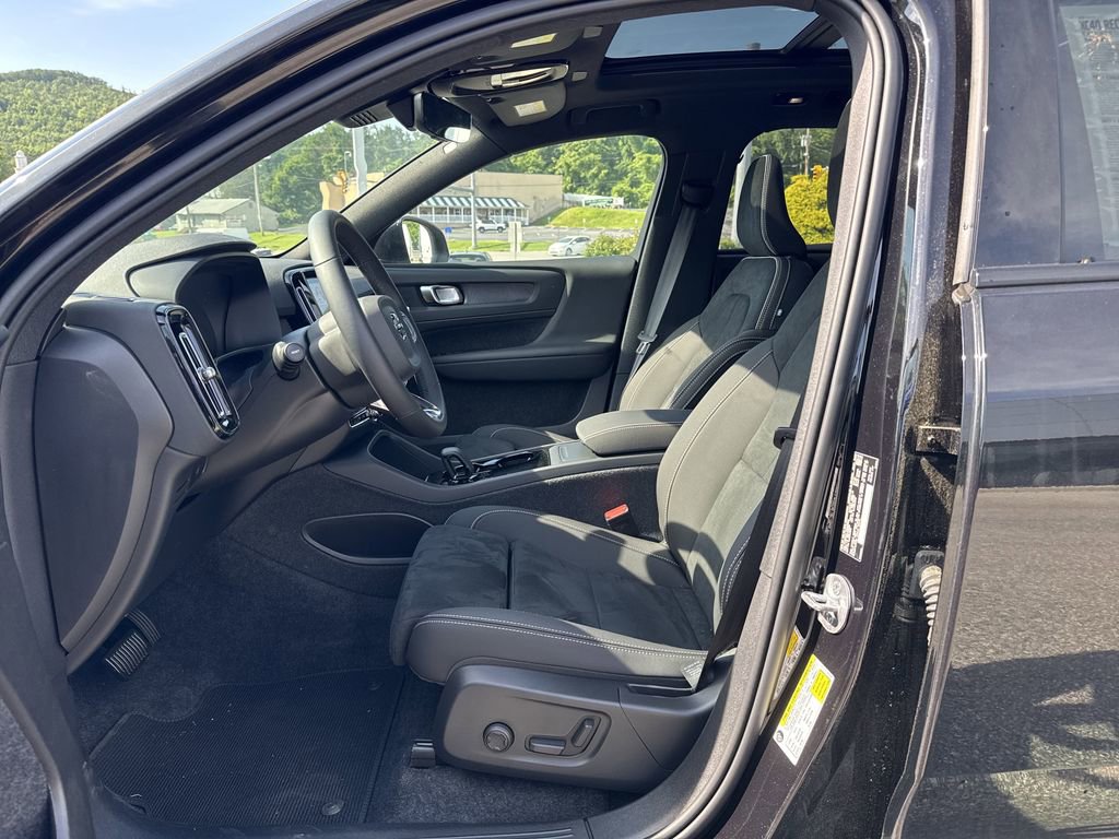 New 2024 Volvo XC40 Recharge Plus w/ Protection Package Premier image 9