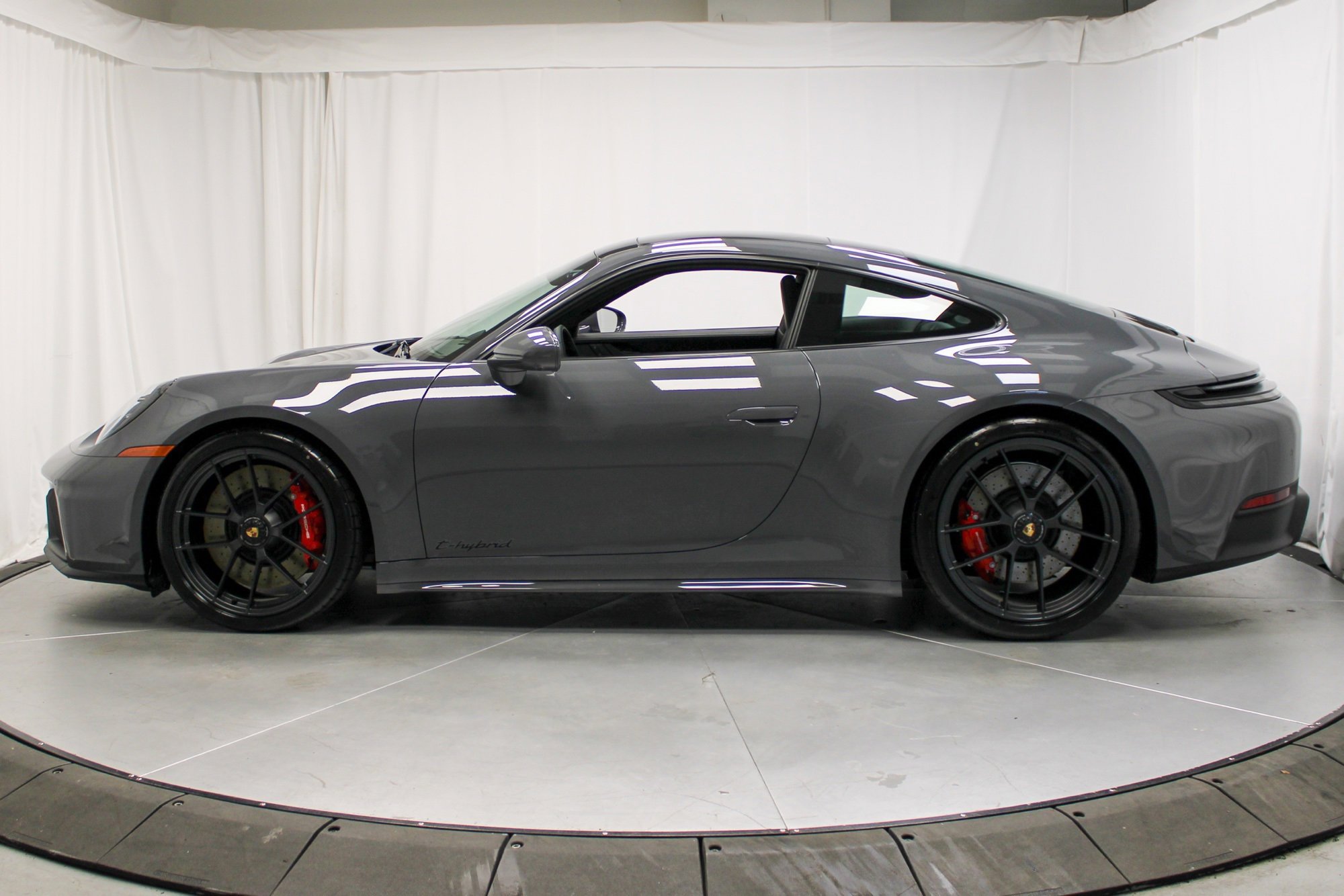 New 2026 Porsche 911 Carrera GTS image 2