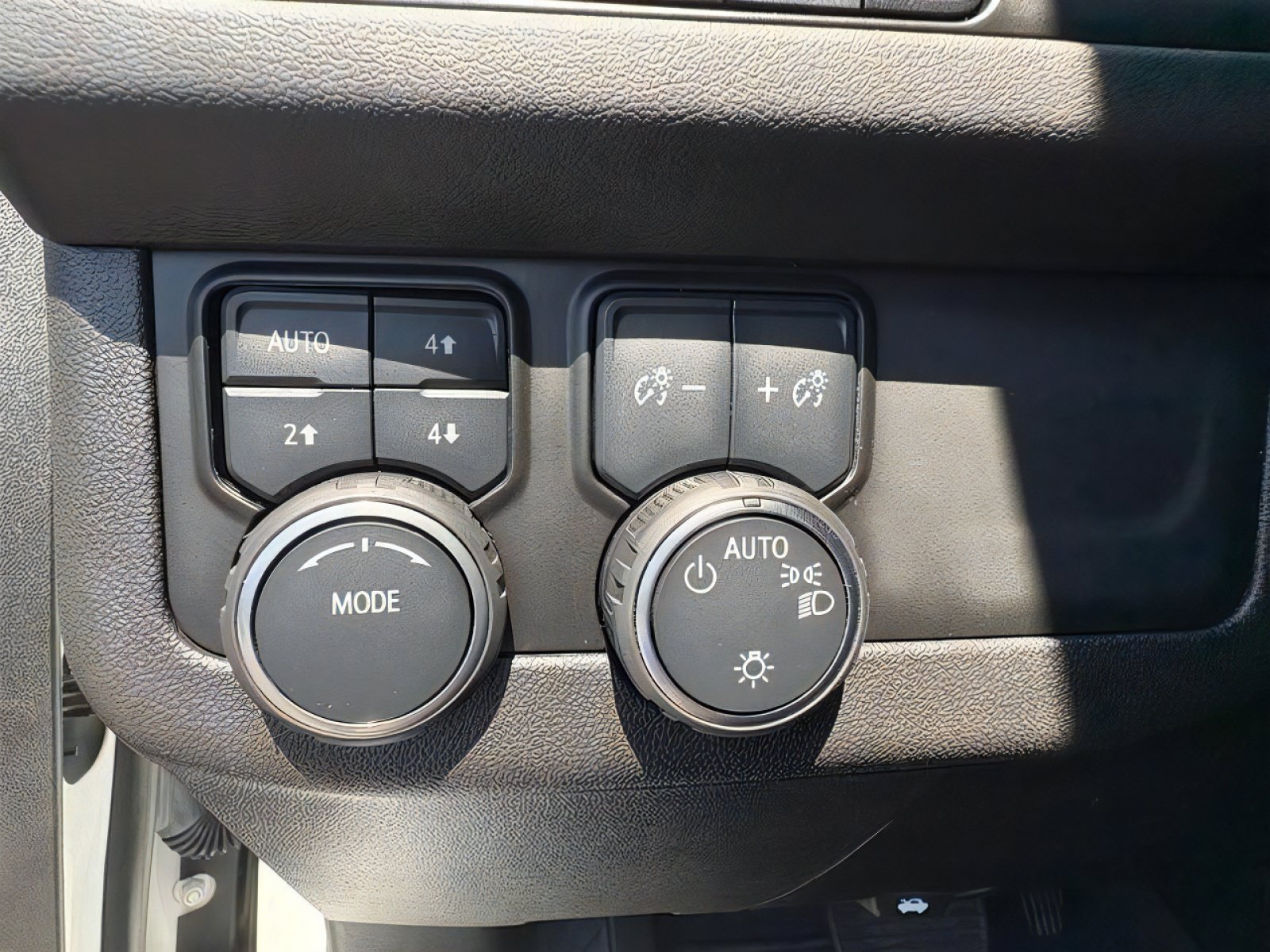 Used 2023 Chevrolet Suburban Premier AWD/4WD image 19