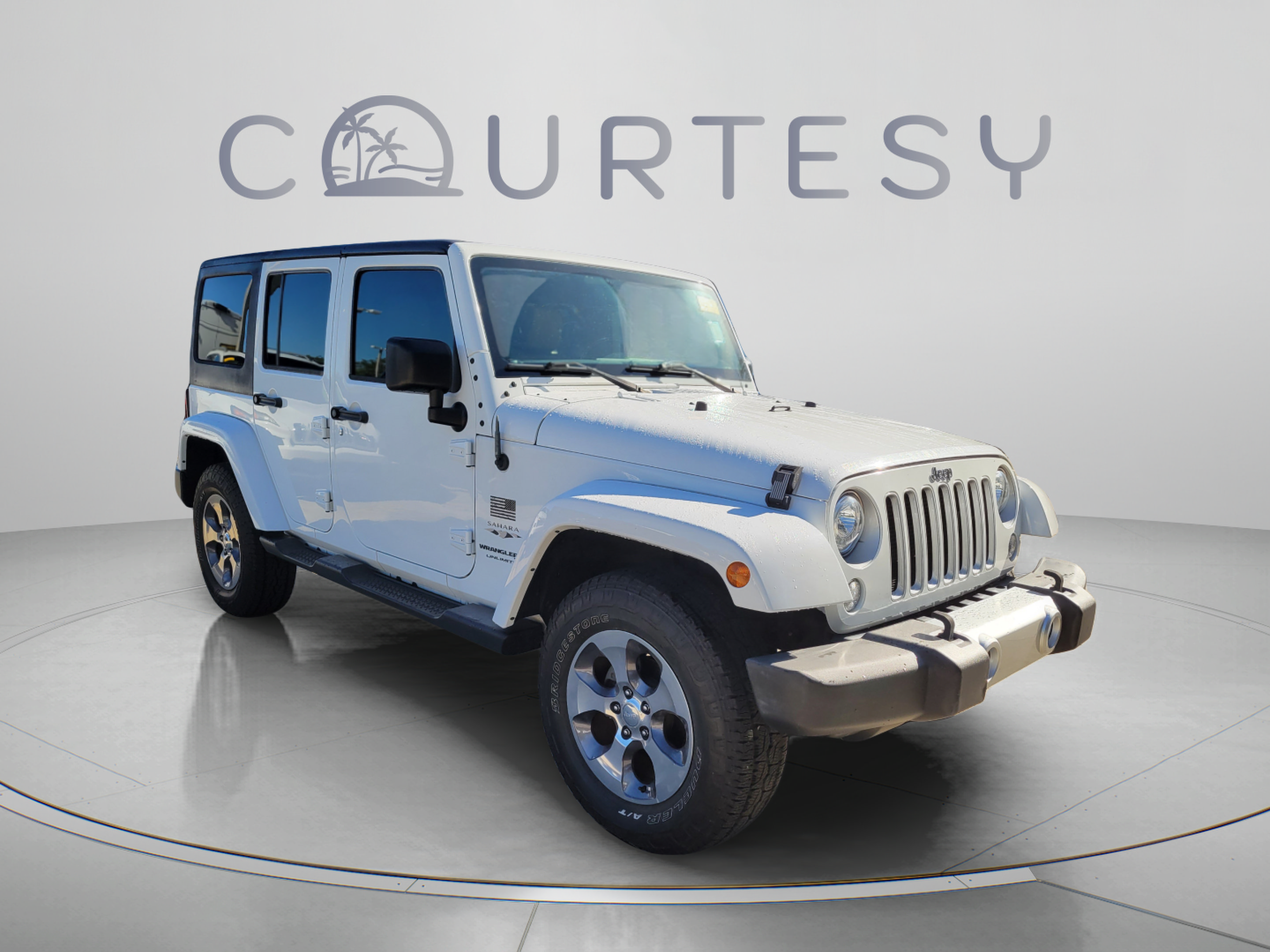 Used 2018 Jeep Wrangler Unlimited Sahara AWD/4WD image 4