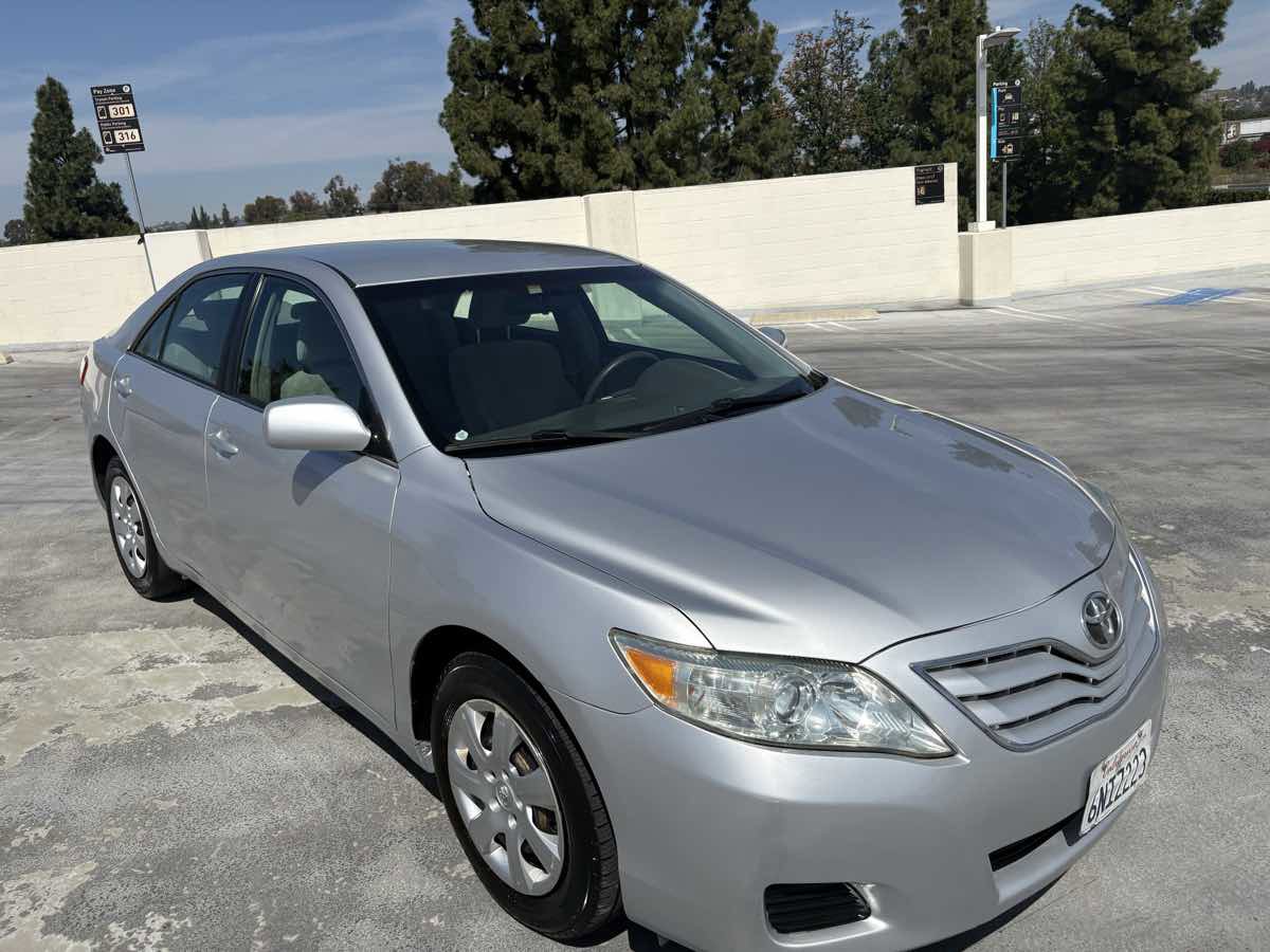 Used 2011 Toyota Camry LE image 27