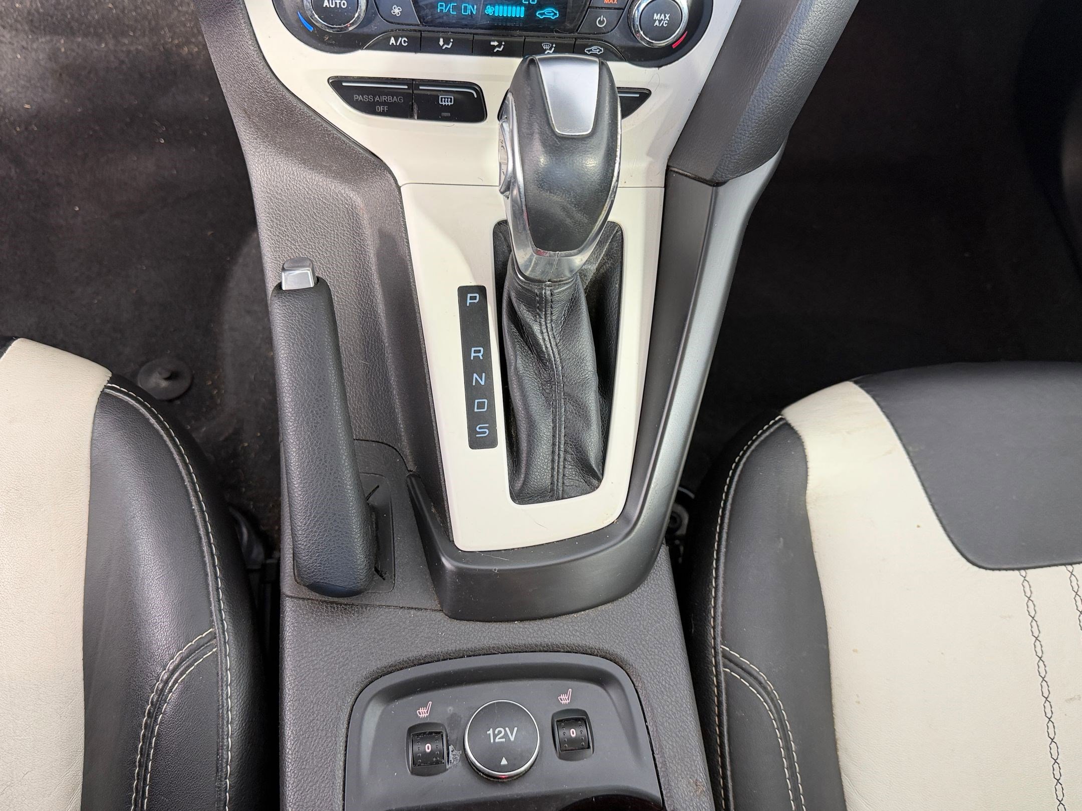 Used 2014 Ford Focus Titanium FWD image 12