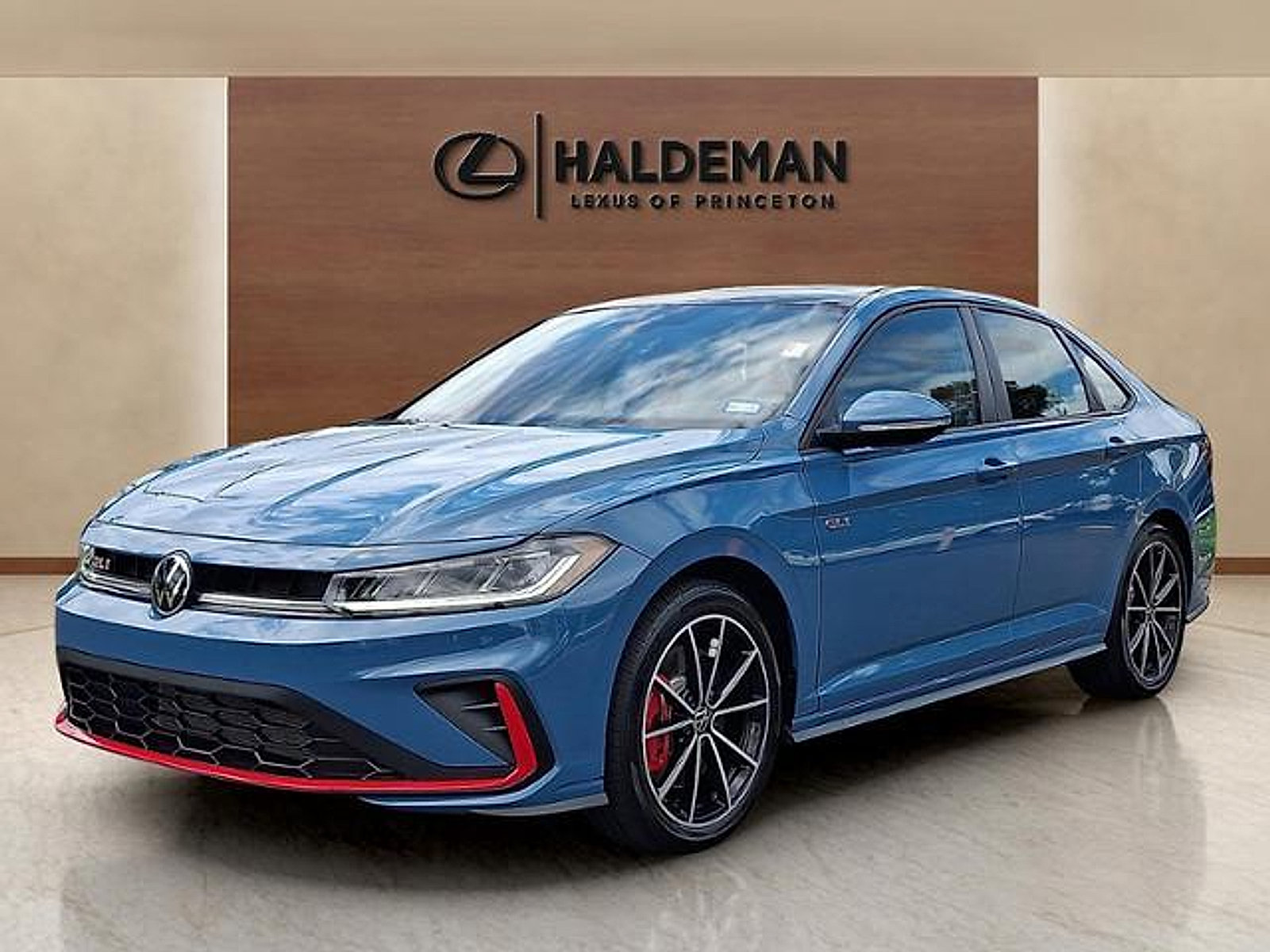 Used 2025 Volkswagen Jetta GLI Autobahn FWD image 3