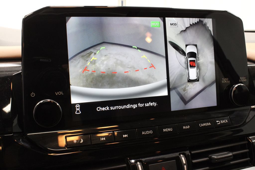 Used 2024 Nissan Pathfinder Platinum w/ Cargo Package AWD/4WD image 3