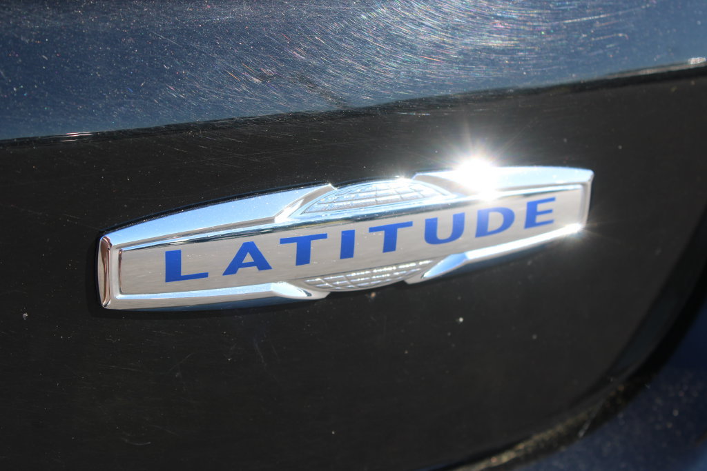 Used 2025 Jeep Compass Latitude AWD/4WD image 18