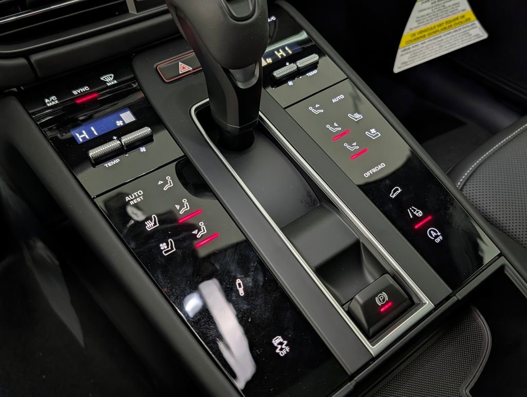 New 2026 Porsche Macan Turbo image 33