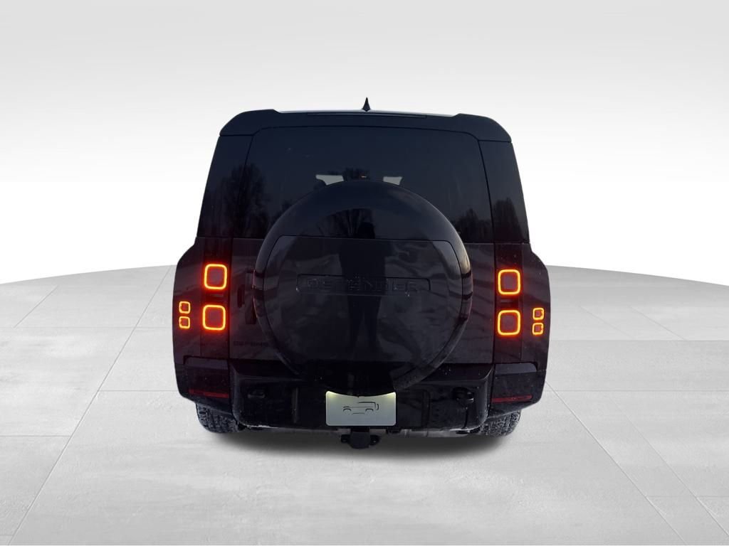 New 2026 Land Rover Defender 130 X-Dynamic SE image 4