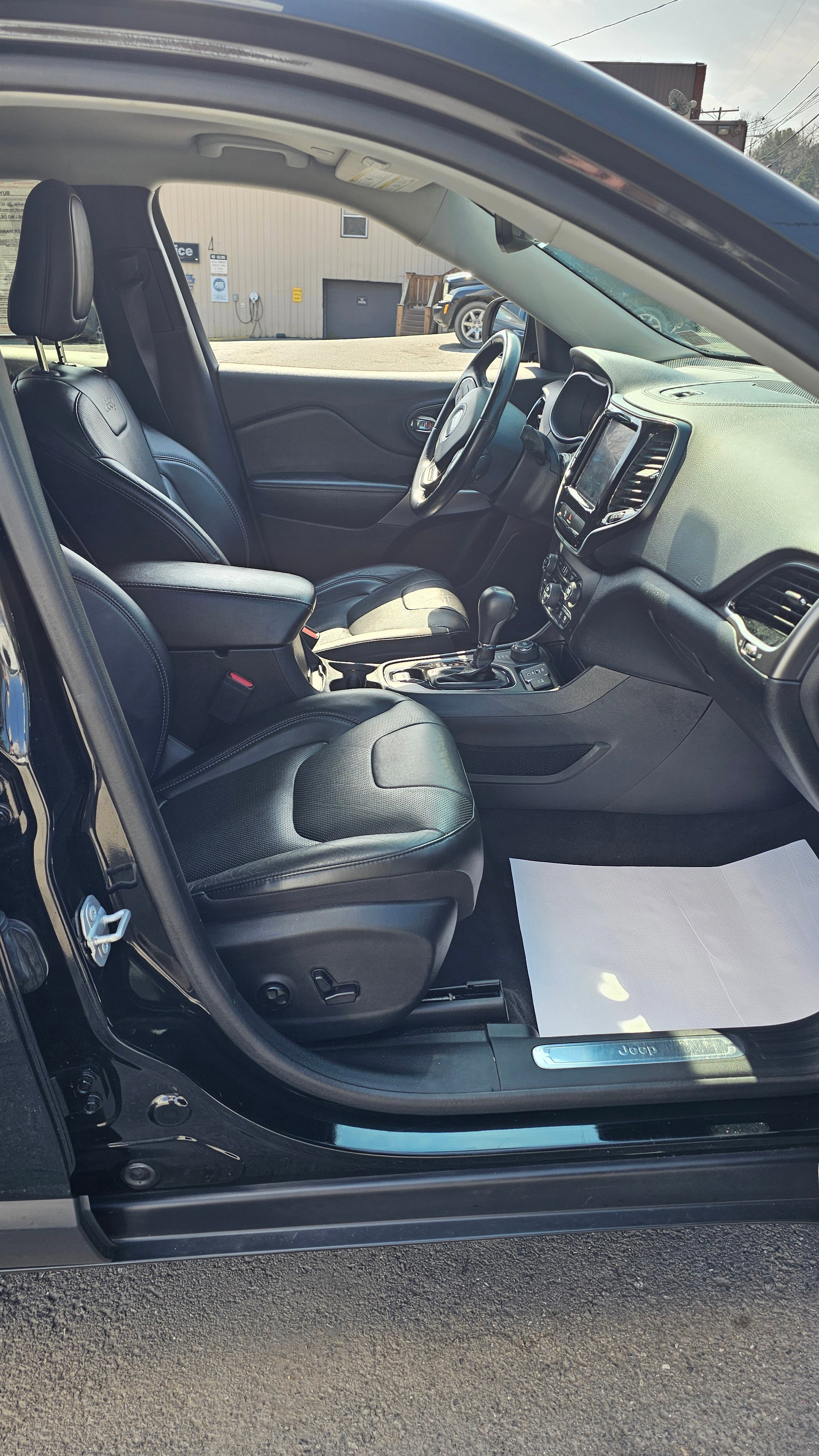 Used 2020 Jeep Cherokee Limited image 6