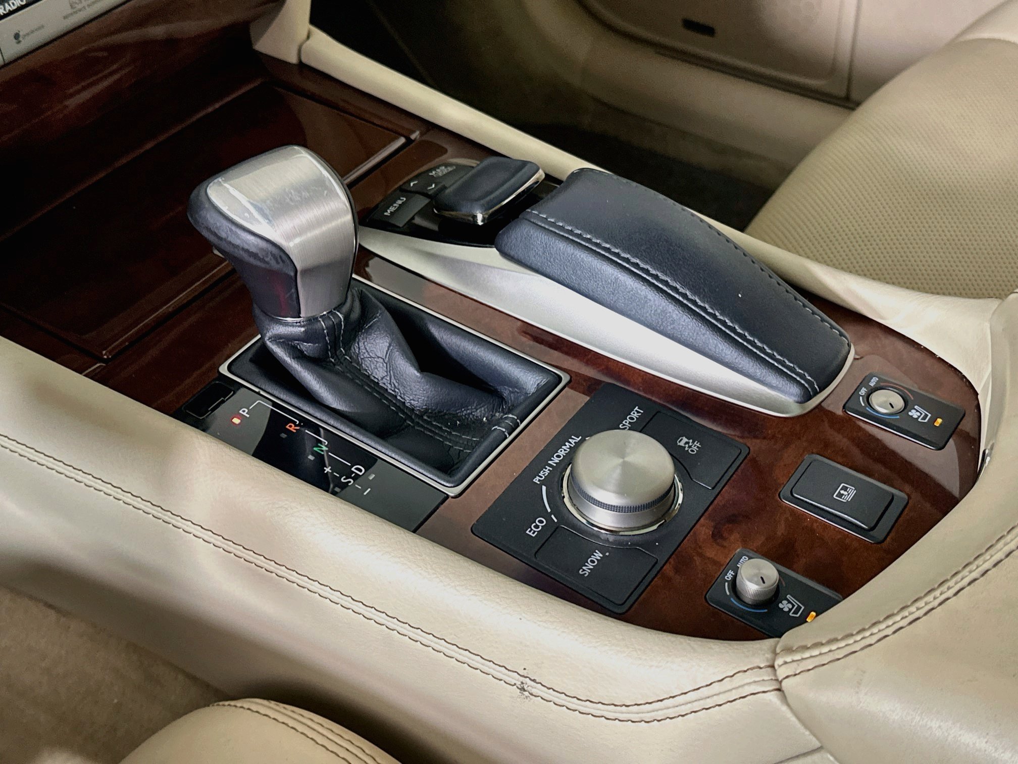Used 2015 Lexus LS 460 w/ Comfort Package RWD image 25