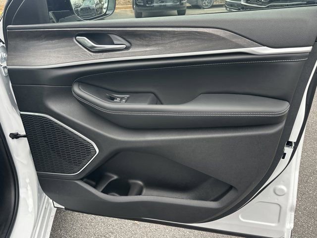 New 2026 Jeep Grand Cherokee Limited image 14