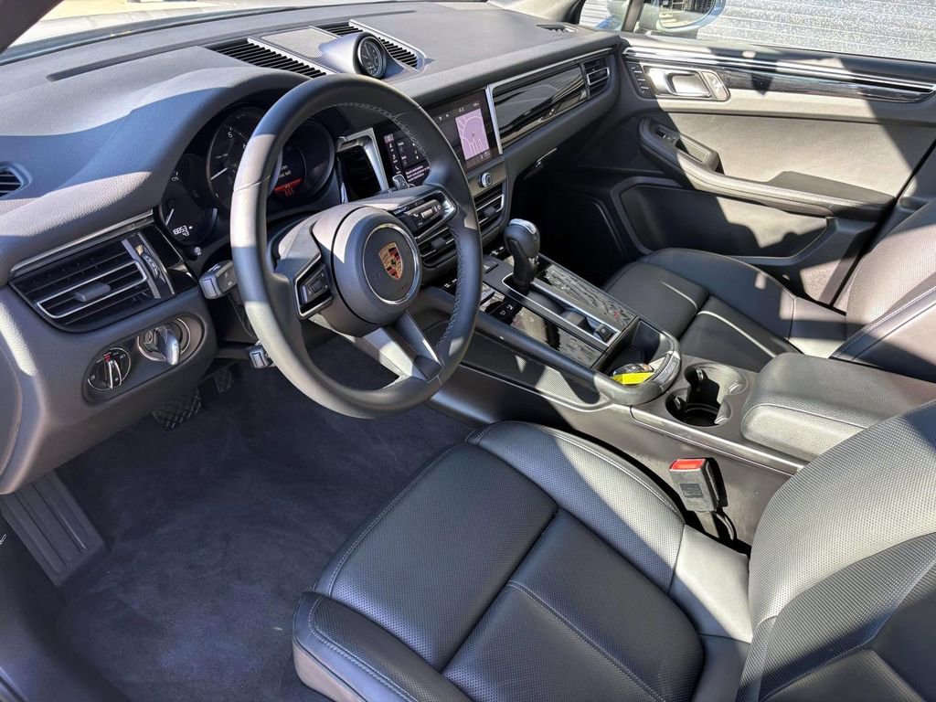 Certified 2024 Porsche Macan image 17