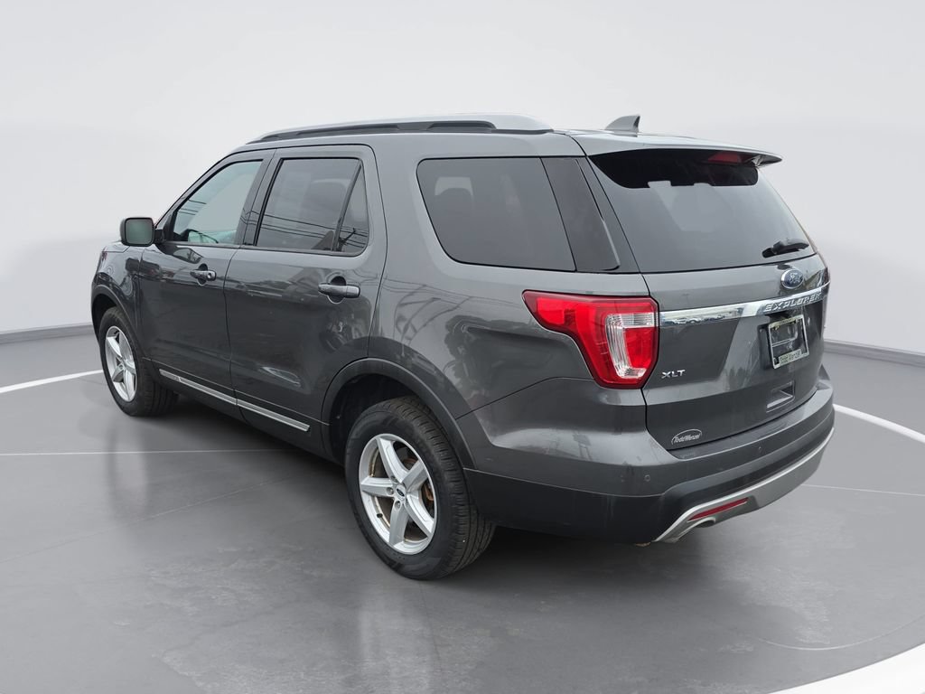 Used 2017 Ford Explorer XLT w/ Equipment Group 202A AWD/4WD image 6