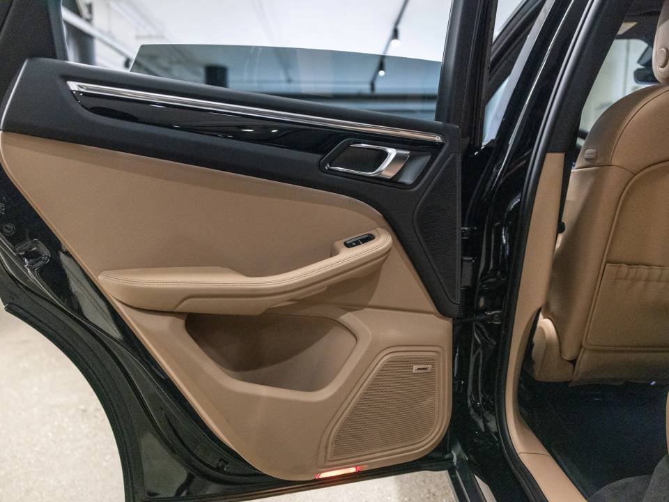 Certified 2026 Porsche Macan AWD/4WD image 27