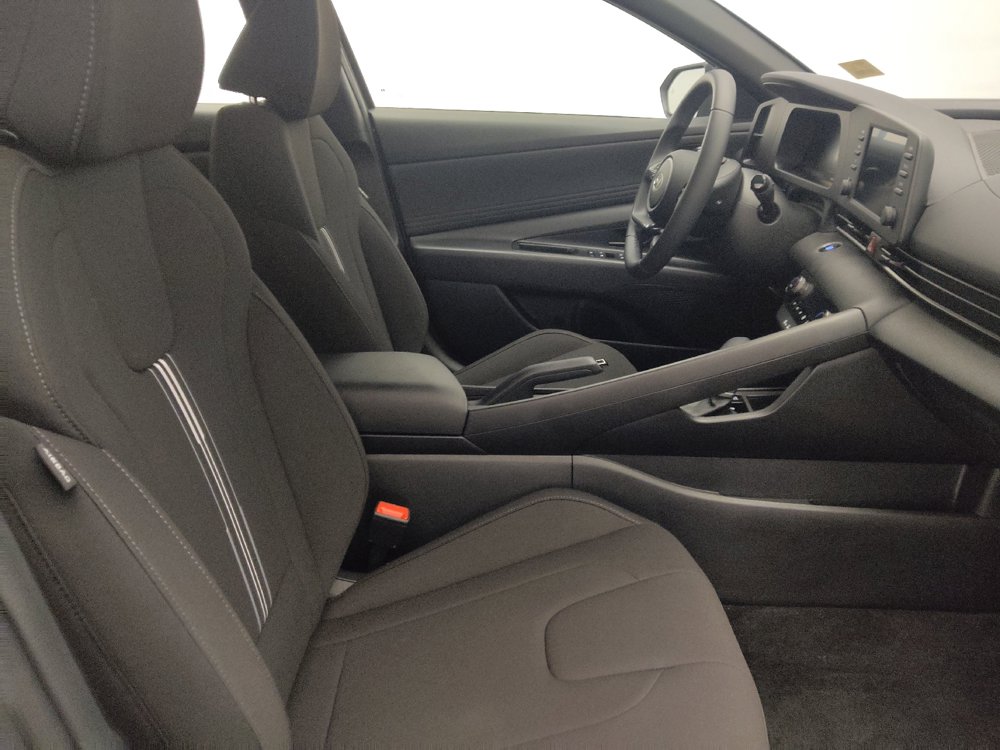 Used 2025 Hyundai Elantra Sport FWD image 21
