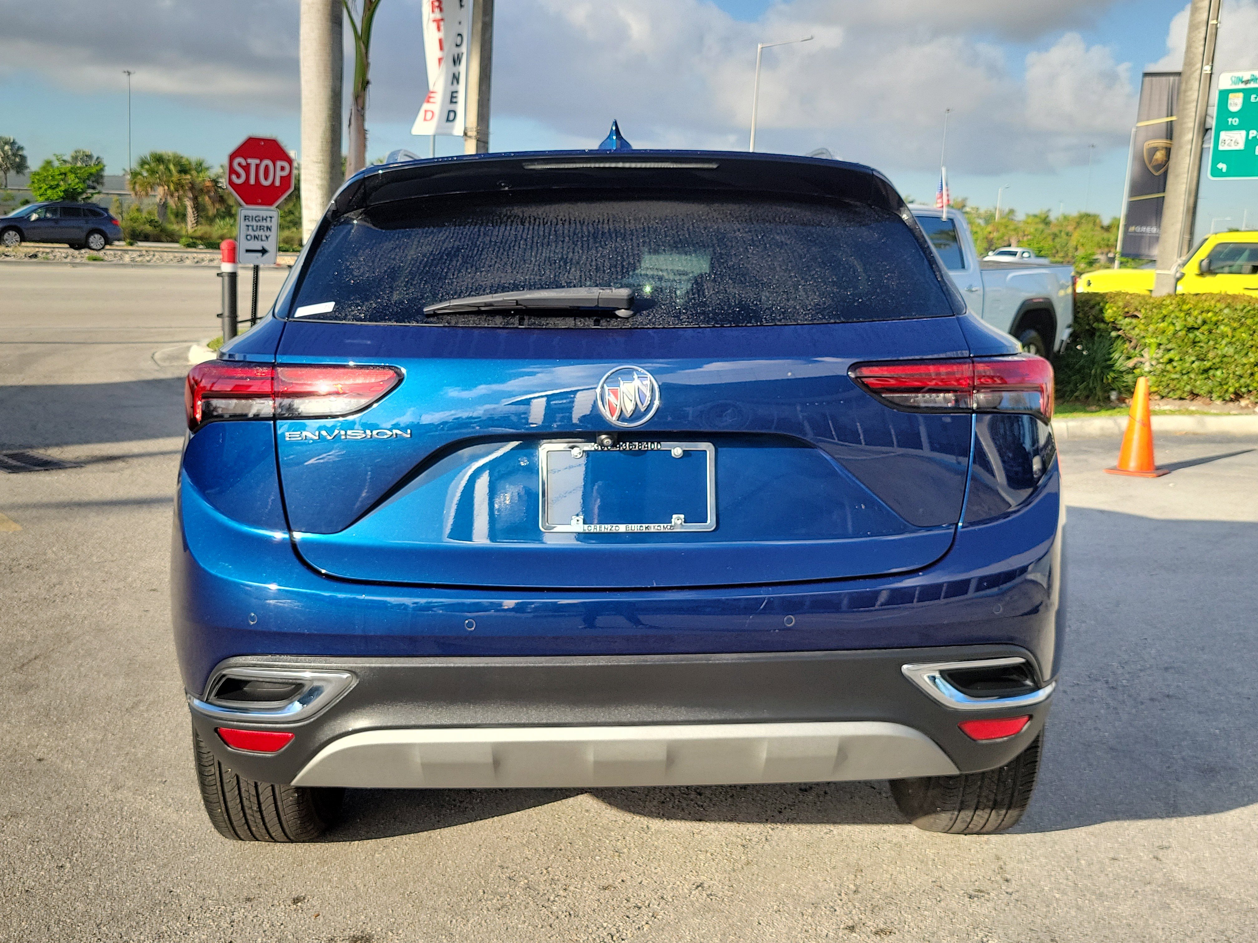 Used 2023 Buick Envision Essence image 6