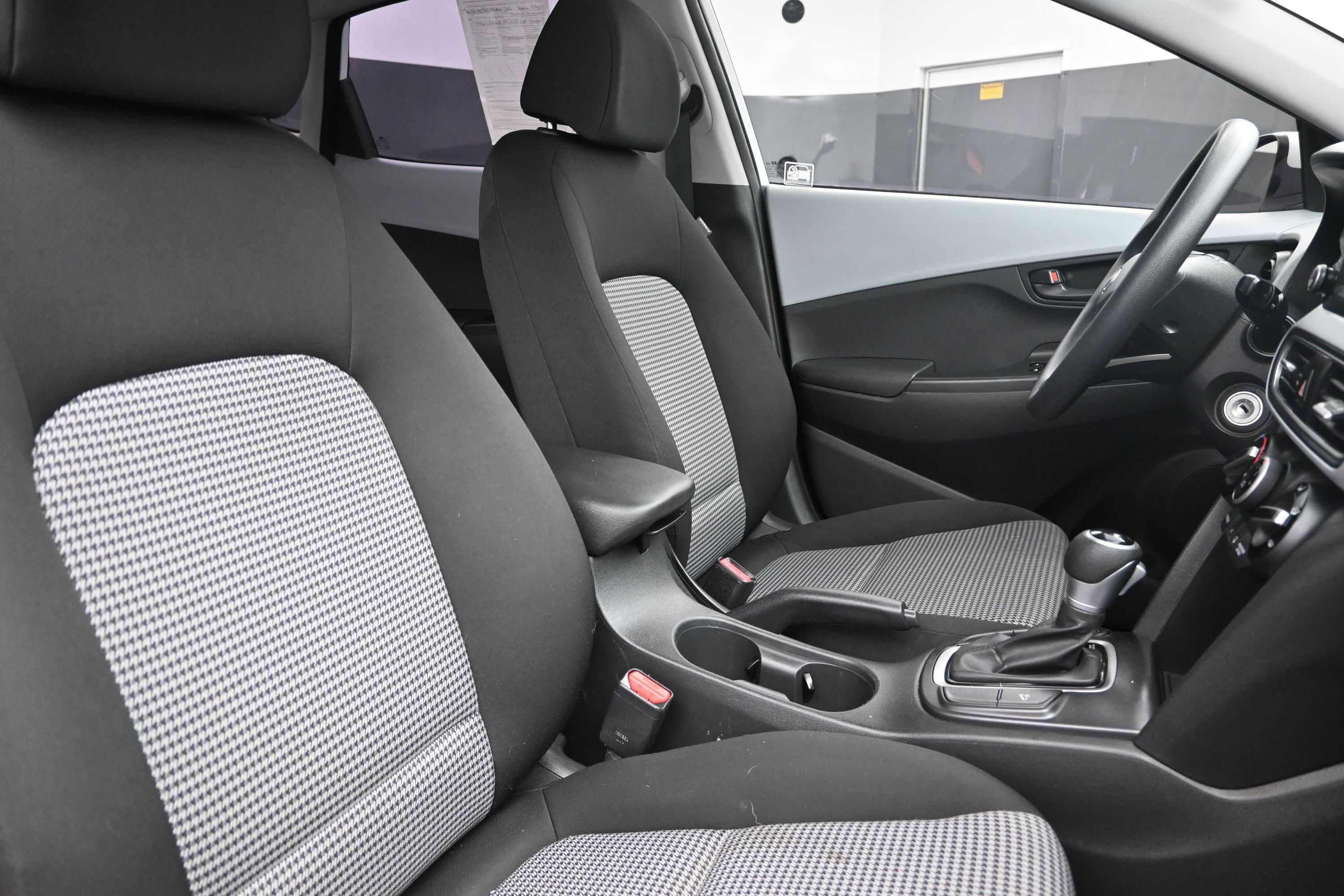 Used 2021 Hyundai Kona SE FWD image 27