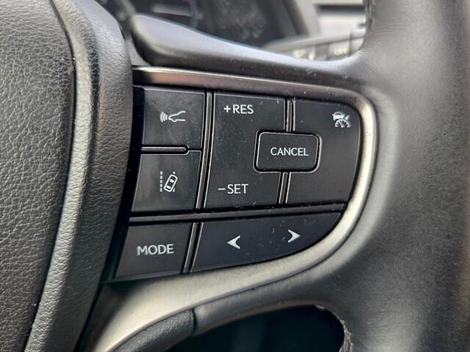 Used 2019 Lexus UX 200 FWD image 21