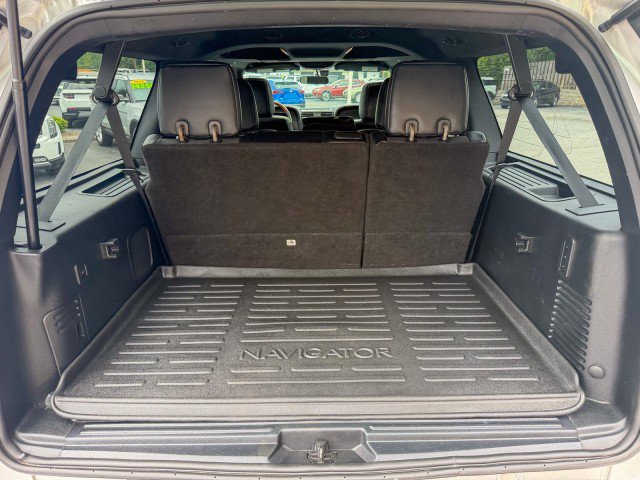 Used 2017 Lincoln Navigator L Select RWD image 20