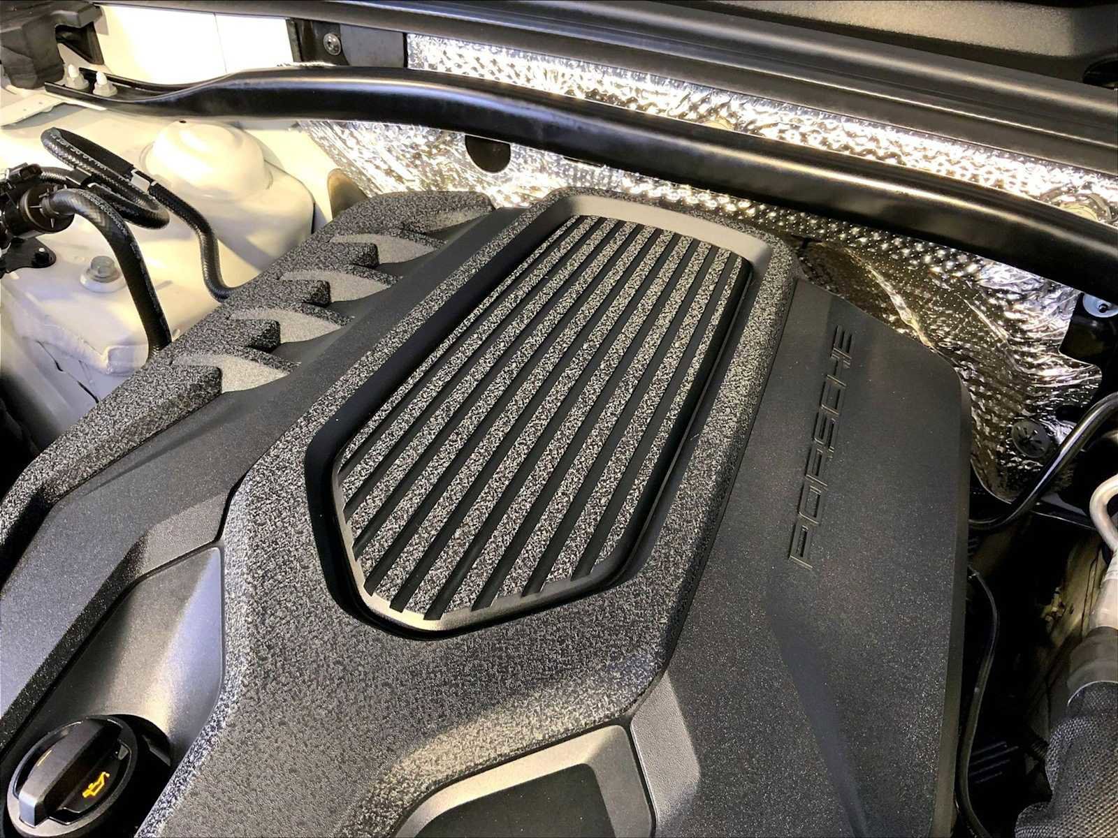 Certified 2023 Porsche Macan AWD/4WD image 33
