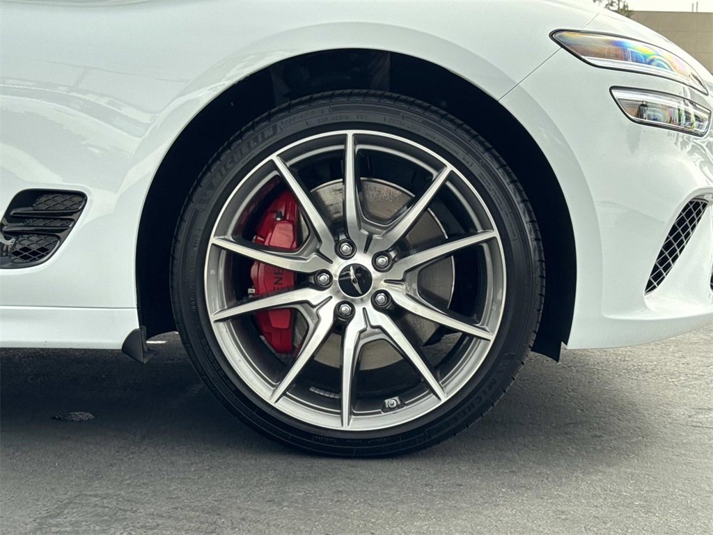 Used 2025 Genesis G70 2.5T image 10