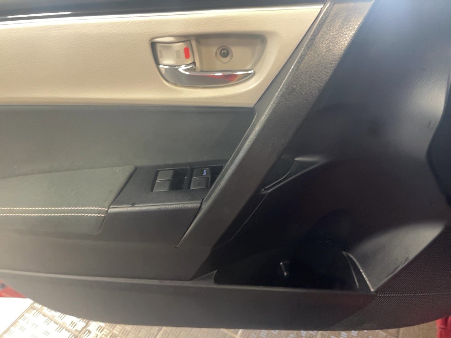 Used 2017 Toyota Corolla LE w/ Carpet Mat Package (TMS) image 7