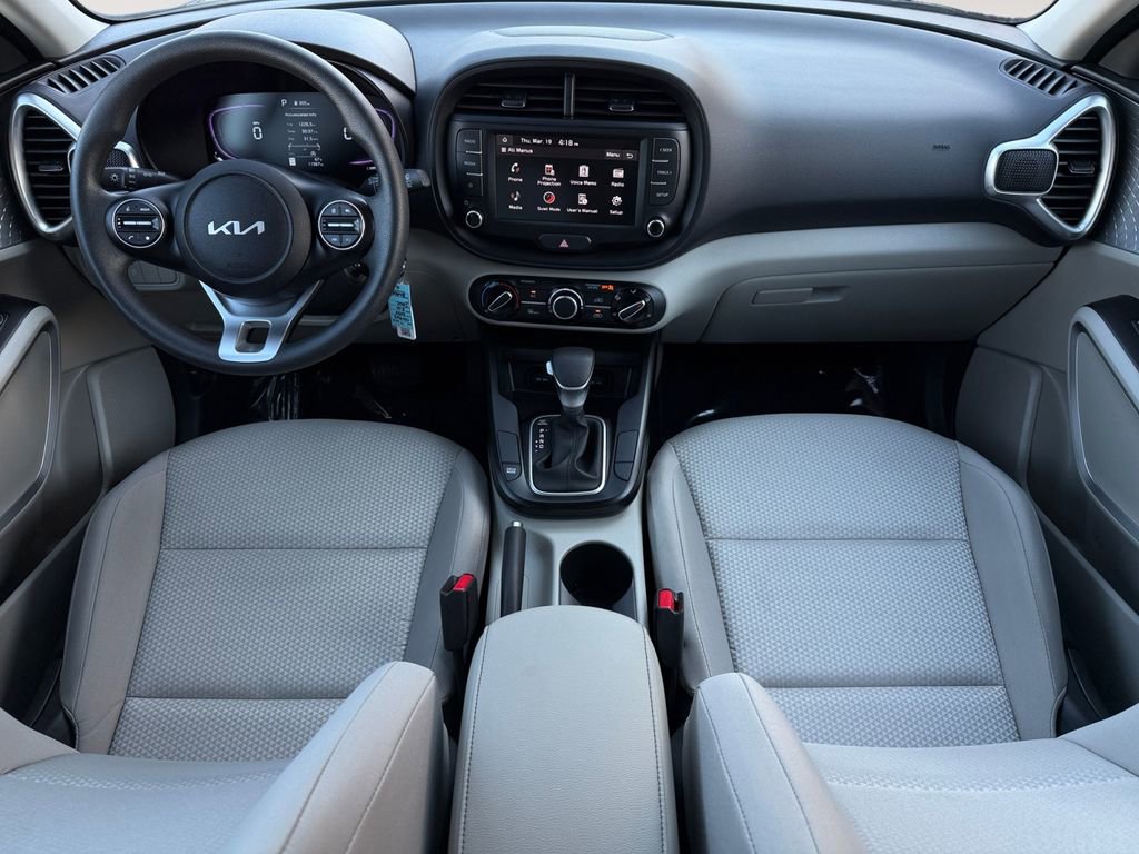 Used 2025 Kia Soul LX w/ LX Technology Package image 16